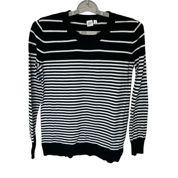 NEW “GAP” Black/White Striped Sweater 🌼 - Picture 1 of 5